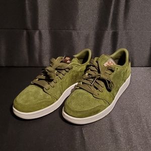 Air Jordan 1 'Swooshless' (Legion Green) New!